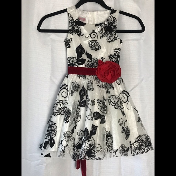 NANNETT GIRLS Embossed Rose Velvet Sash Dress 4 - Picture 2 of 10